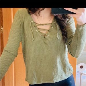 H&M v-neck long sleeve w/ cross tie